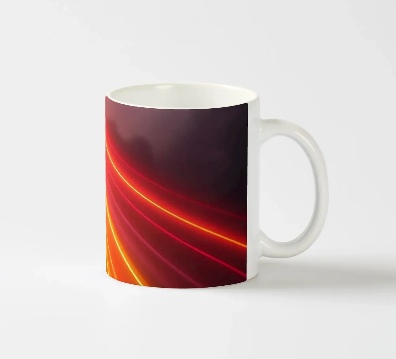 astratto con scie di luce dinamiche su un cielo scuro e tempestoso tazza in ceramica da DesignDoodle