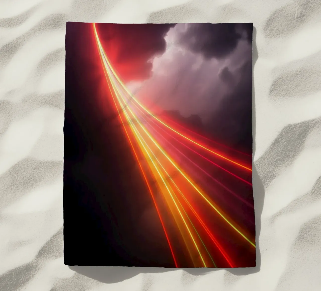astratto con scie di luce dinamiche su un cielo scuro e tempestoso telo mare da DesignDoodle
