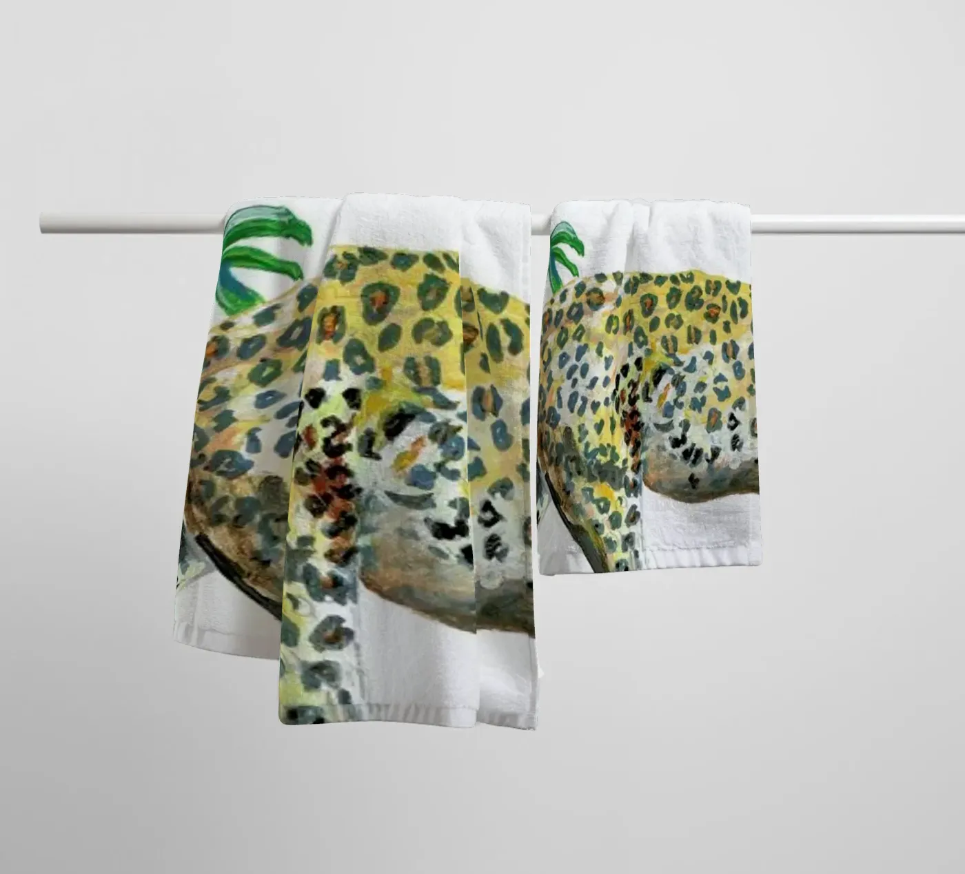 Leopard badhanddoek van Femke Zwaan