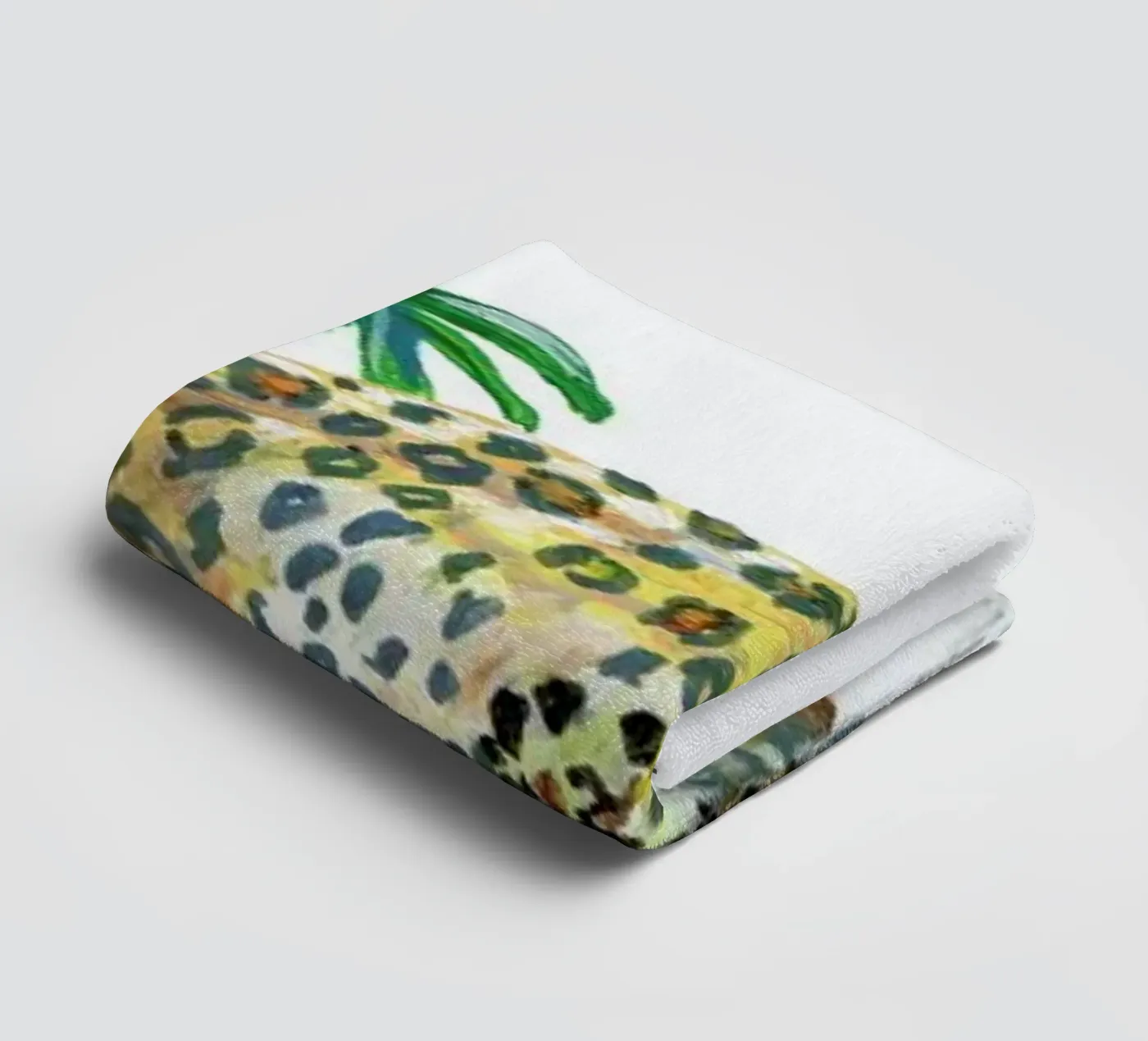 Leopard badhanddoek van Femke Zwaan