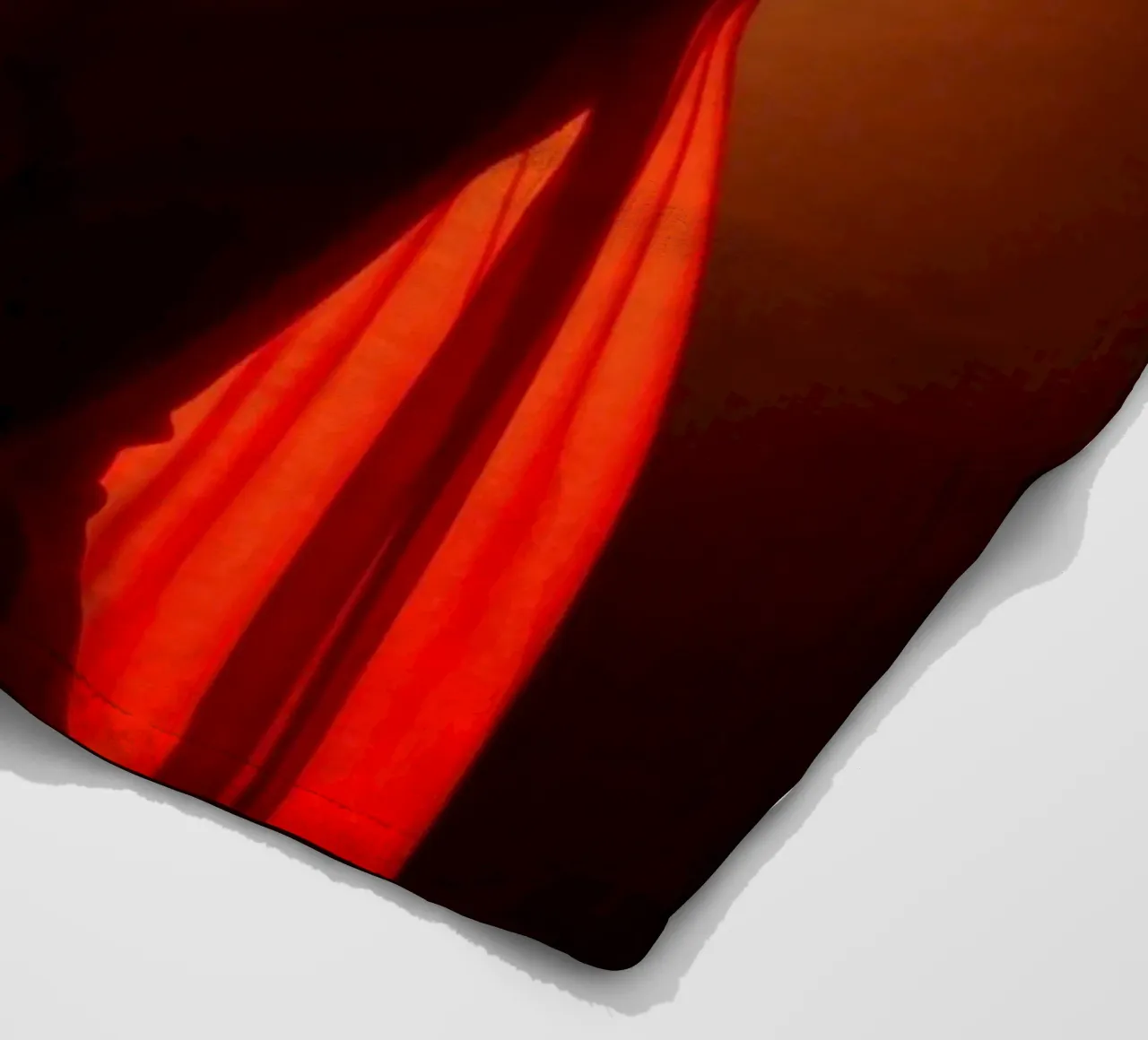 Elegante silhouette di una figura circondata da un caldo bagliore coperta in pile da DesignDoodle