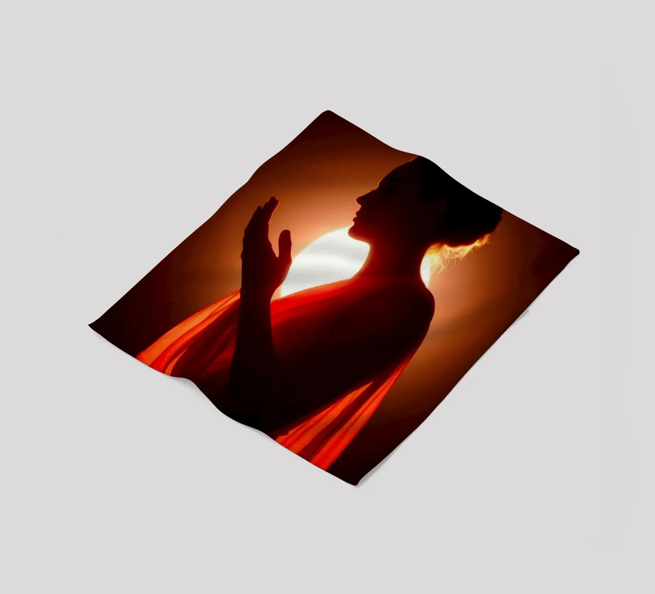 Elegante silhouette di una figura circondata da un caldo bagliore coperta in pile da DesignDoodle