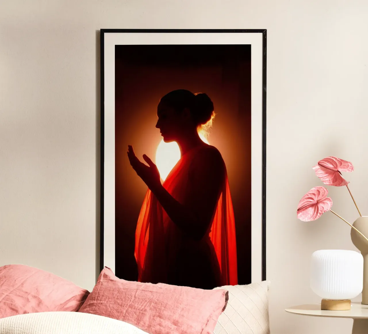 Elegante silhouette di una figura circondata da un caldo bagliore carta hahnemühle da DesignDoodle