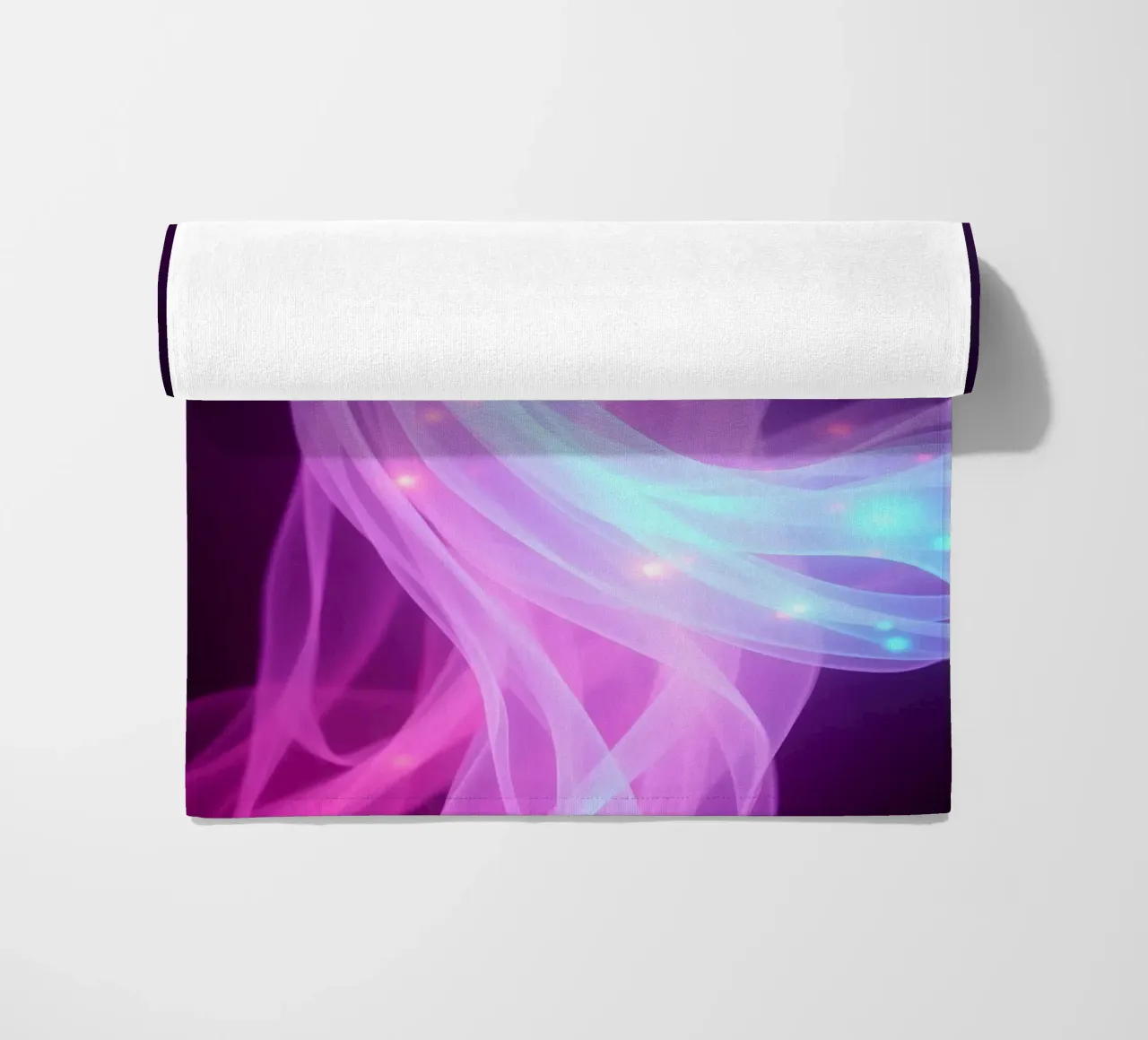 motifs lumineux abstraits tourbillonnant dans l'espace serviette de plage de DesignDoodle