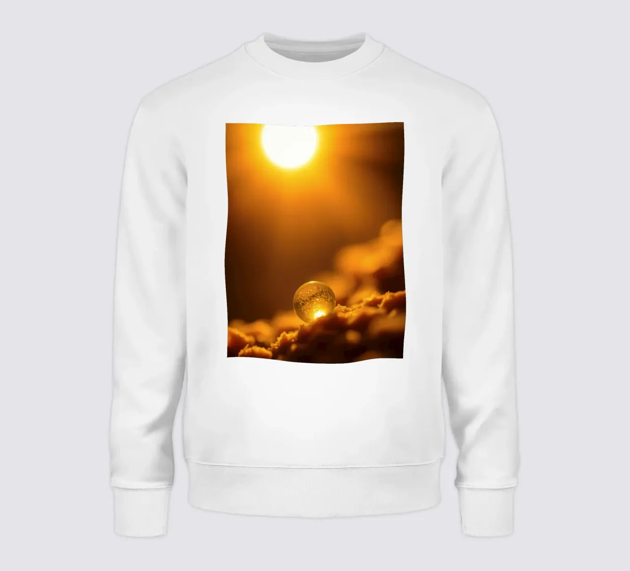 Orbe d'or transformateur reflétant la lumière sur une surface douce sweat de DesignDoodle