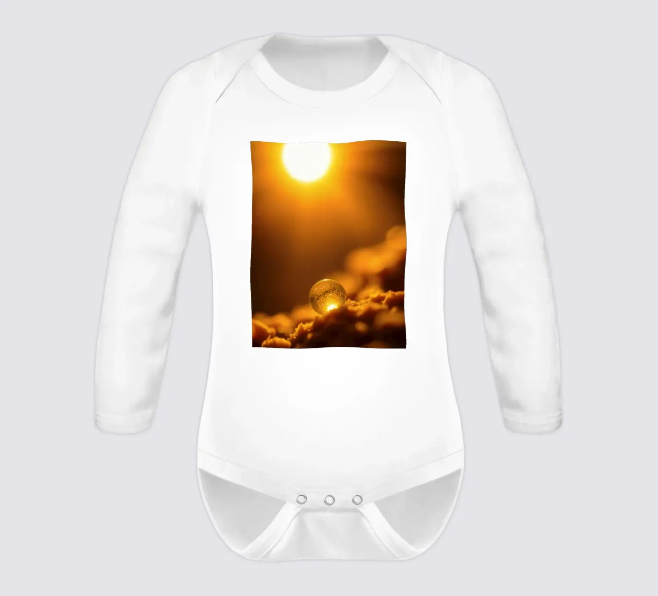 Transformative goldene Kugel, die das Licht auf einer weichen Oberfläche reflektiert Langarm Babybody von DesignDoodle