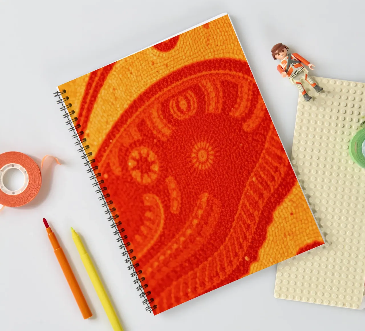Abstraktes Tapetendesign mit verschlungenen Mustern Ringbuch von DesignDoodle