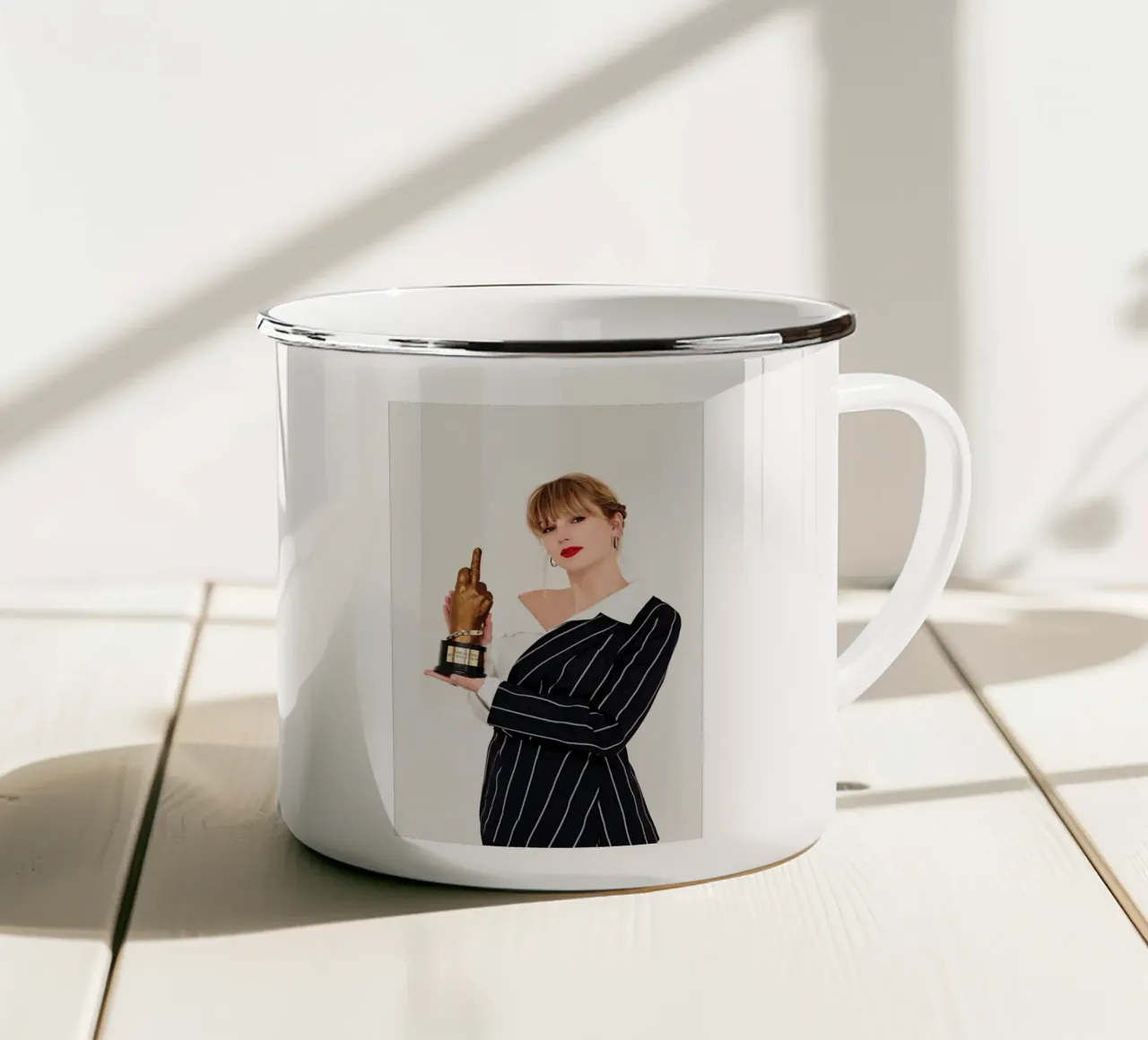 Siegprämie Mauersegler Emaille Tasse von AARON