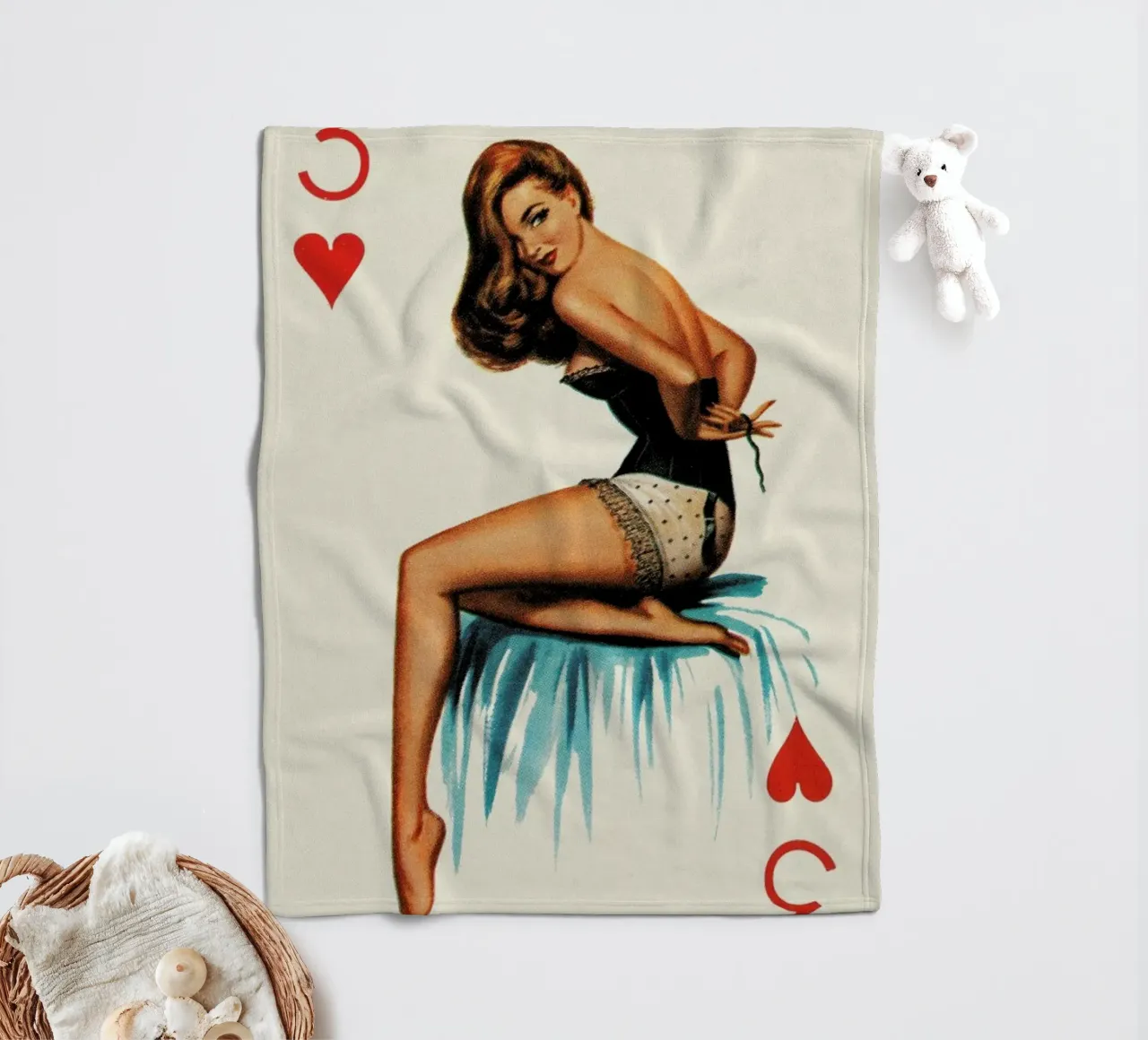 Just three buttons to go coperta in pile da Hemingway Design