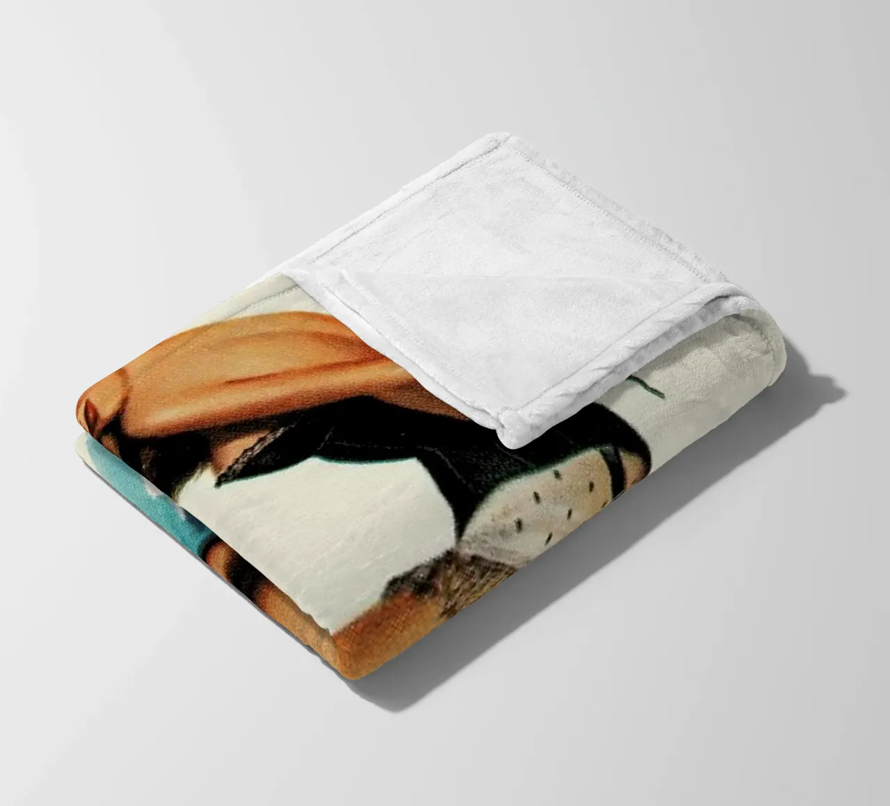 Just three buttons to go coperta in pile da Hemingway Design