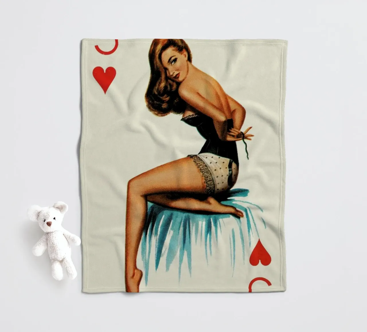 Just three buttons to go coperta in pile da Hemingway Design