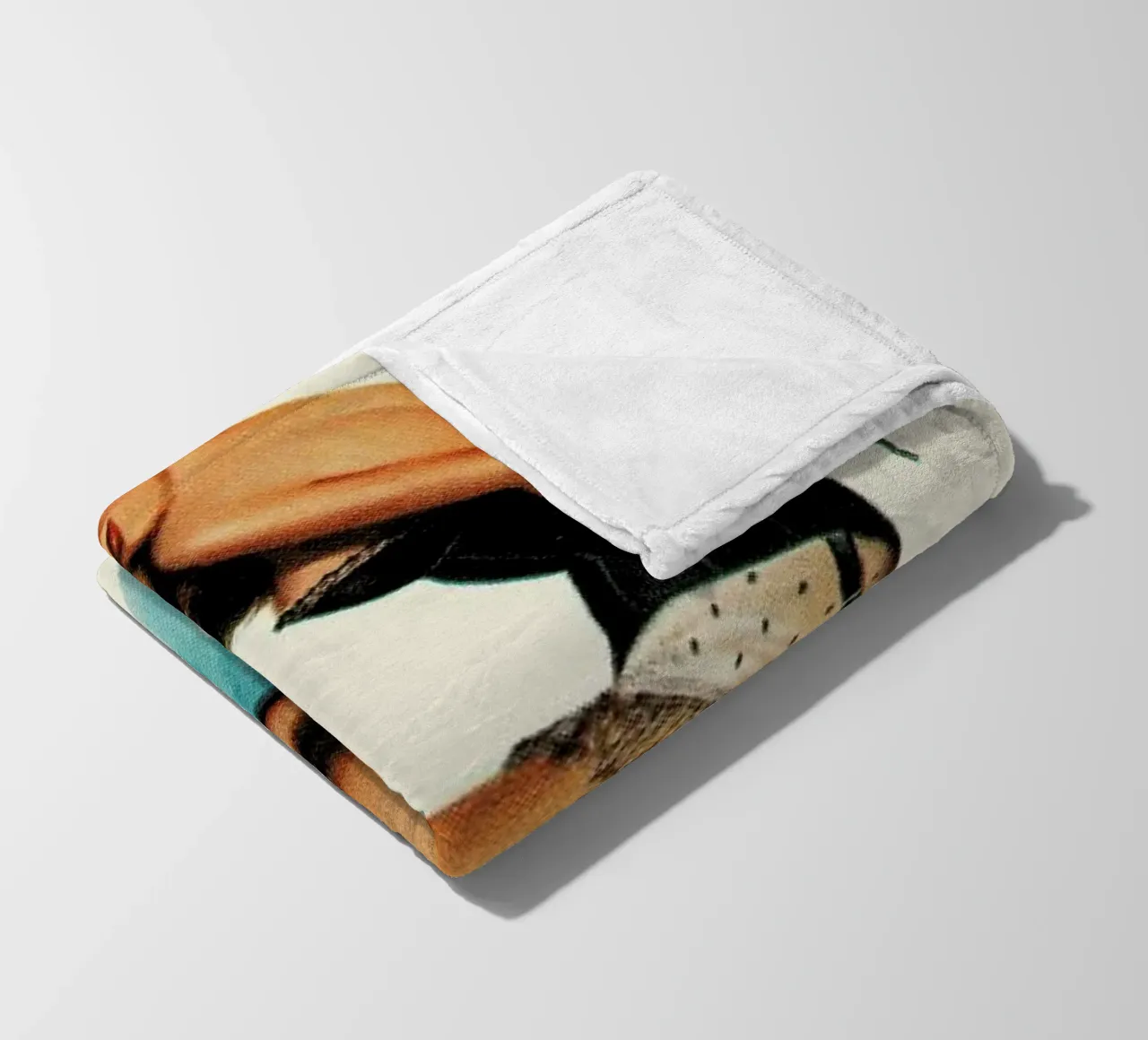 Just three buttons to go coperta in pile da Hemingway Design