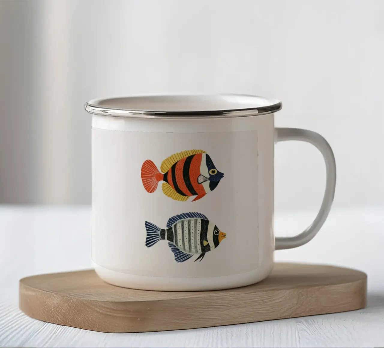 Due pesci a strisce tazza in smalto da Curious Canvas