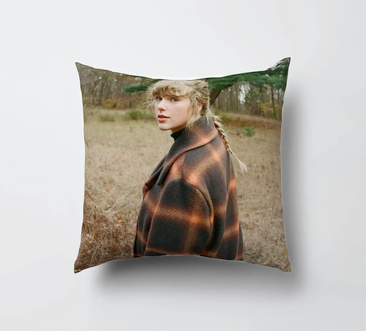 Evermore Girl Swift Kissen von AARON