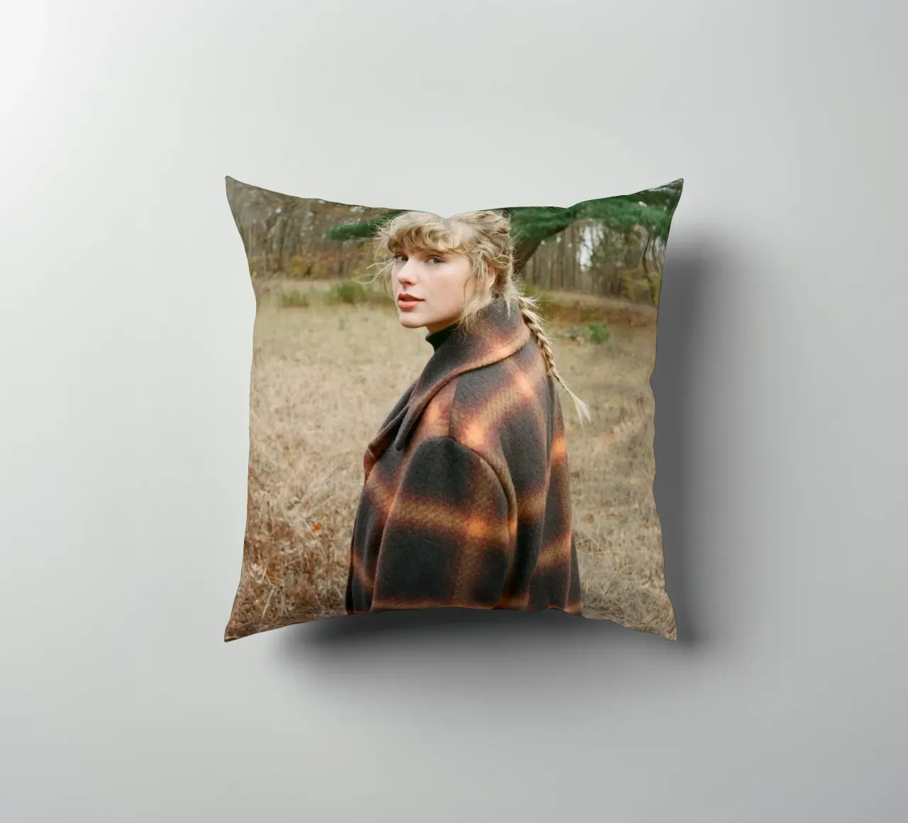 Evermore Girl Swift Kissen von AARON