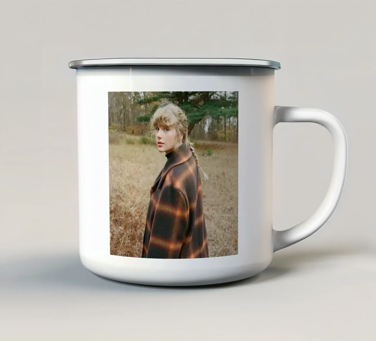 Evermore Girl Swift mug en émail de AARON