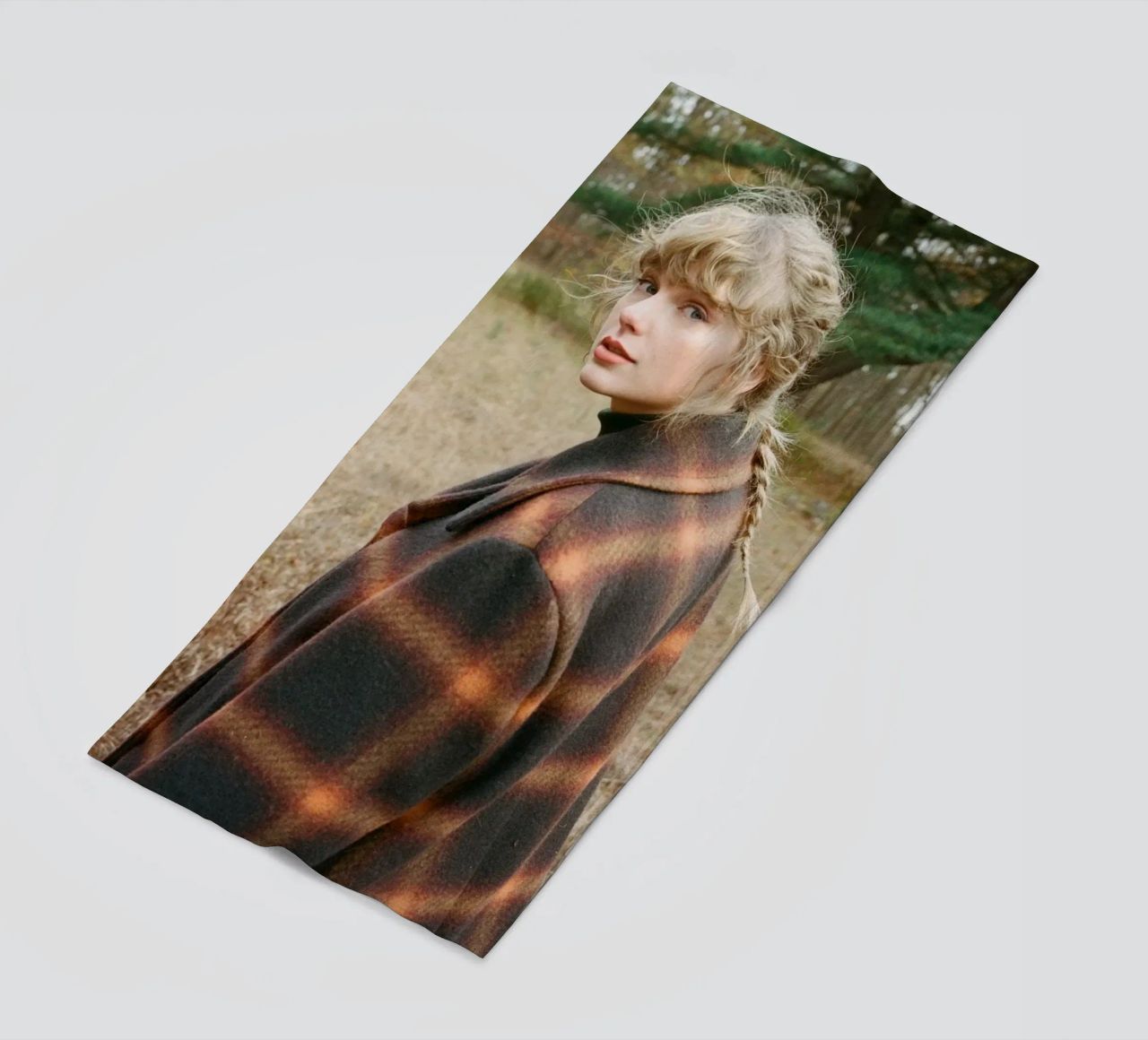 Ragazza Evermore Swift telo mare da AARON