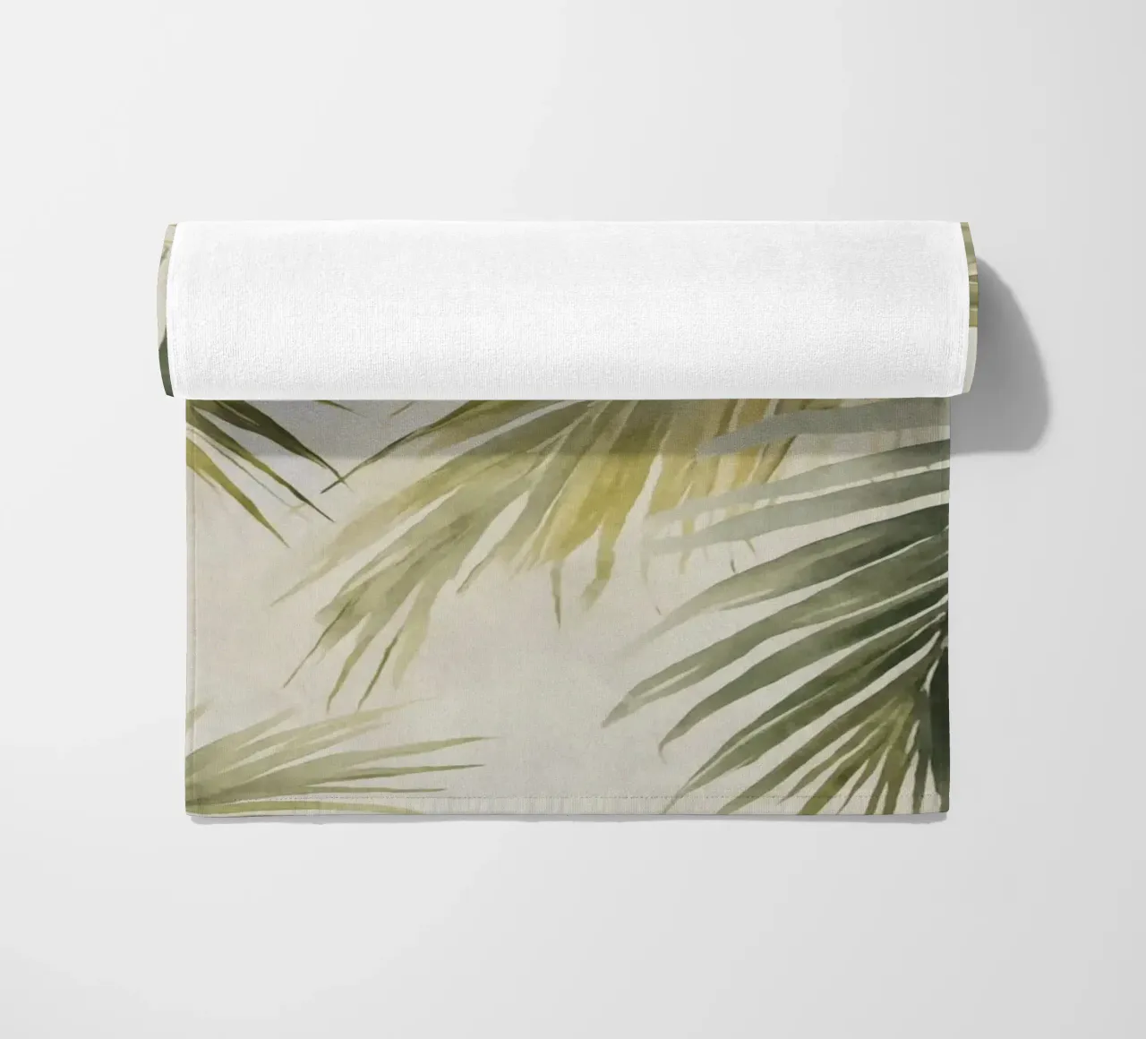 Foglie di palma dell'isola tropicale verde intenso telo mare da Andrea Haase Modern Home
