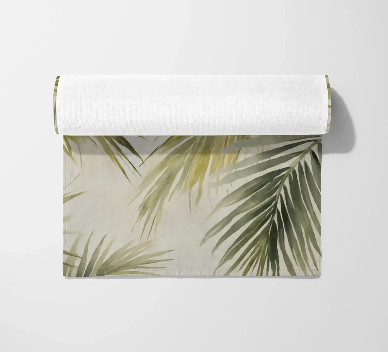 Foglie di palma dell'isola tropicale verde intenso telo mare da Andrea Haase Modern Home