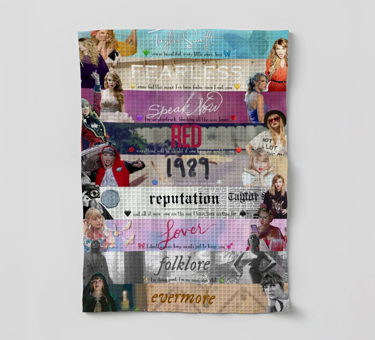 Das Collage Album Swift Geschirrtuch von AARON
