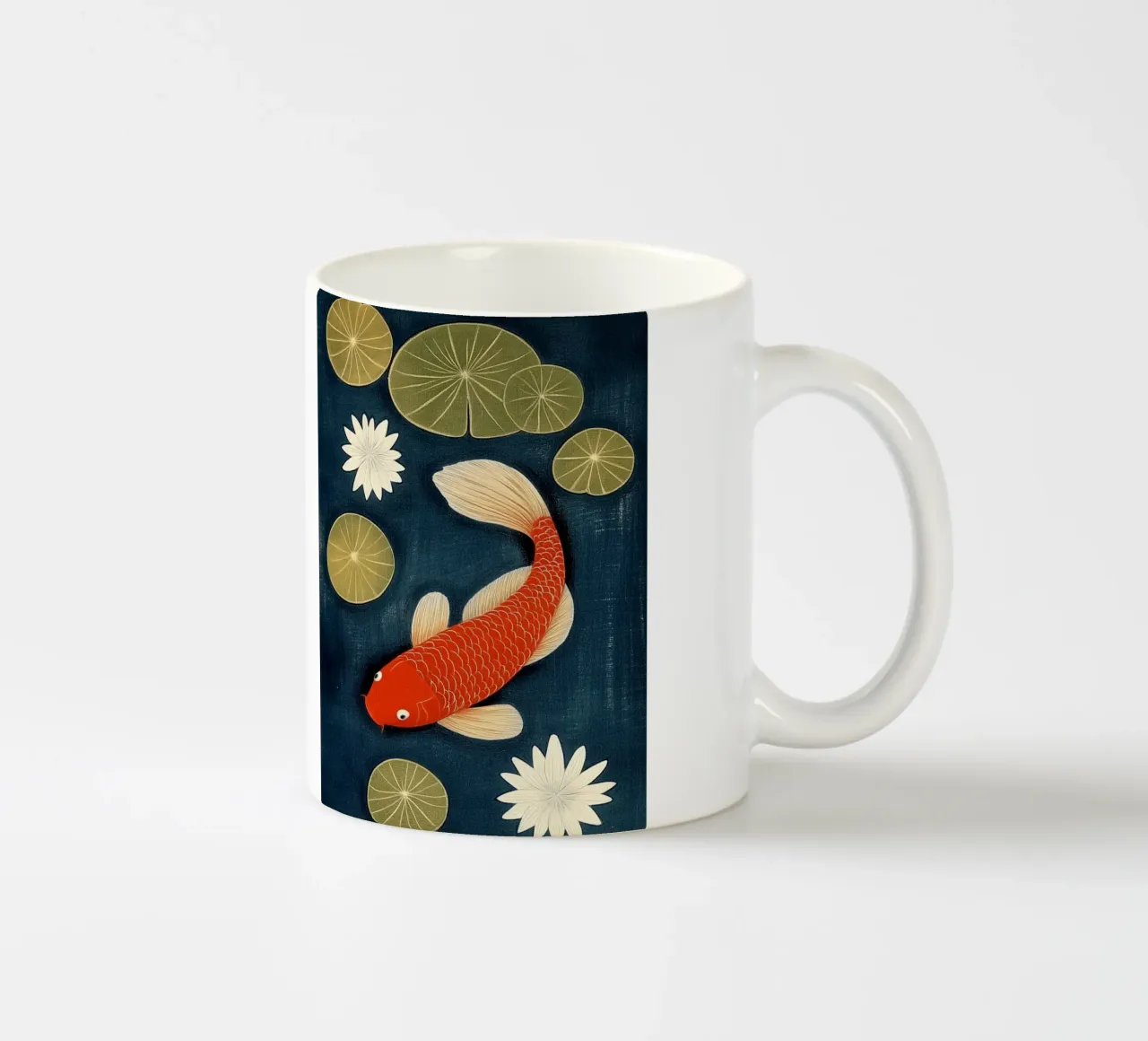Koi tra le ninfee tazza in ceramica da Curious Canvas