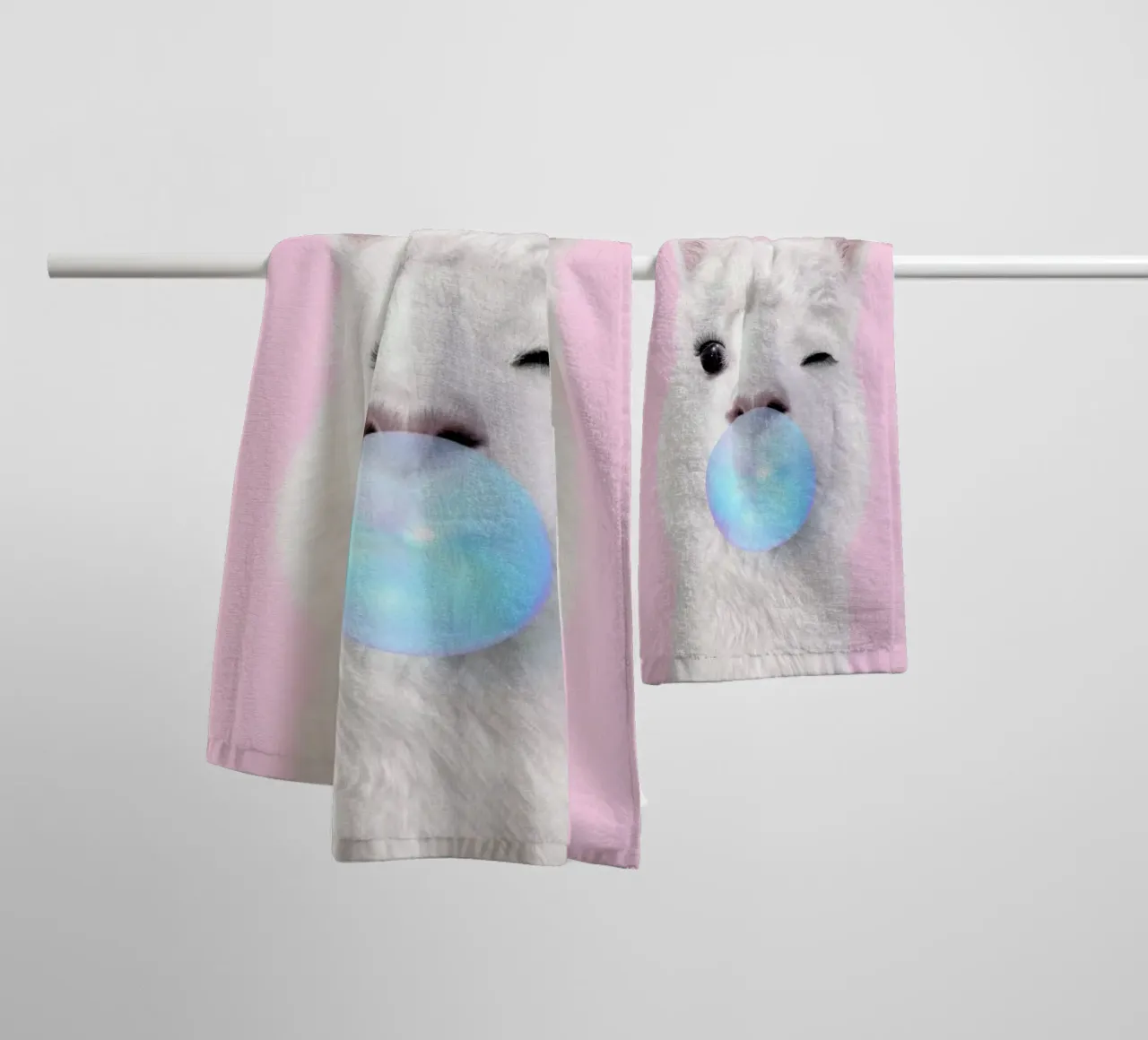 Bubblegum Lama Handtuch von Paul Fuentes Design