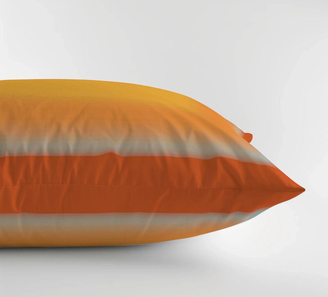 Gradiente arancione e rosso cuscino da Little Dean