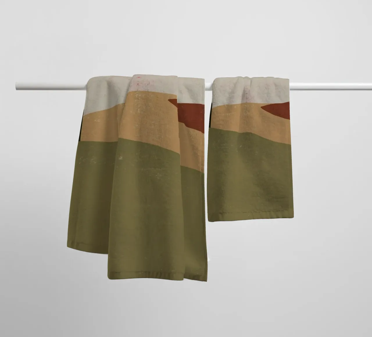 Roodbruin landschap badhanddoek van Little Dean