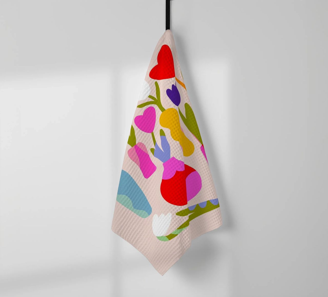 Tulipes rétro dans des vases - Collage floral coloré torchon de Dominique Vari