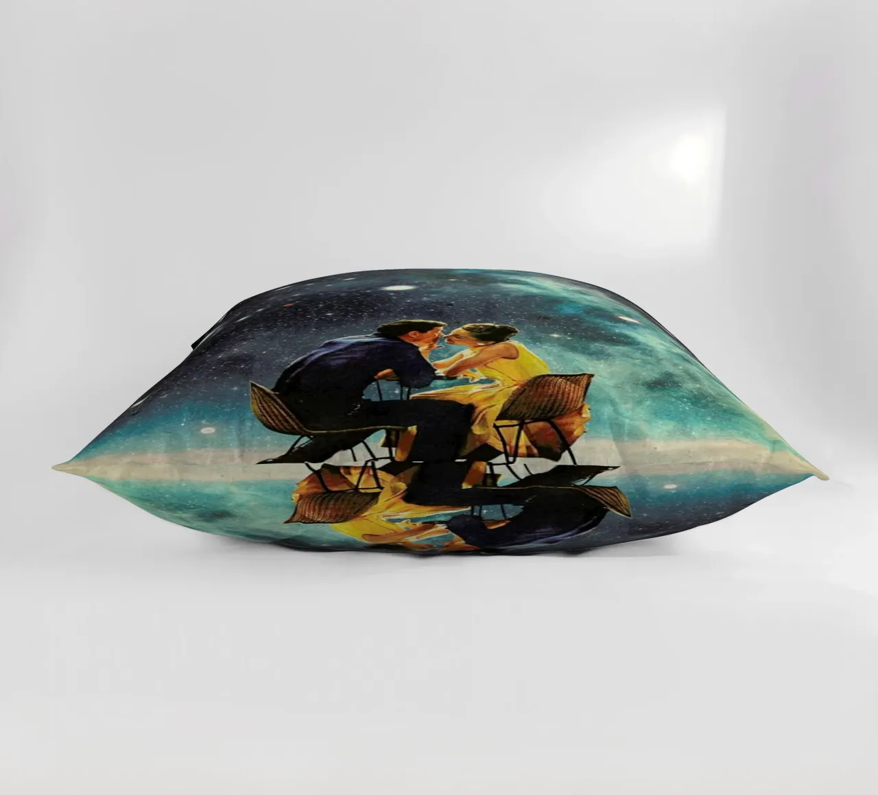 I'd Like To Take You To The Stars For A Second Date cuscino da Frank Moth