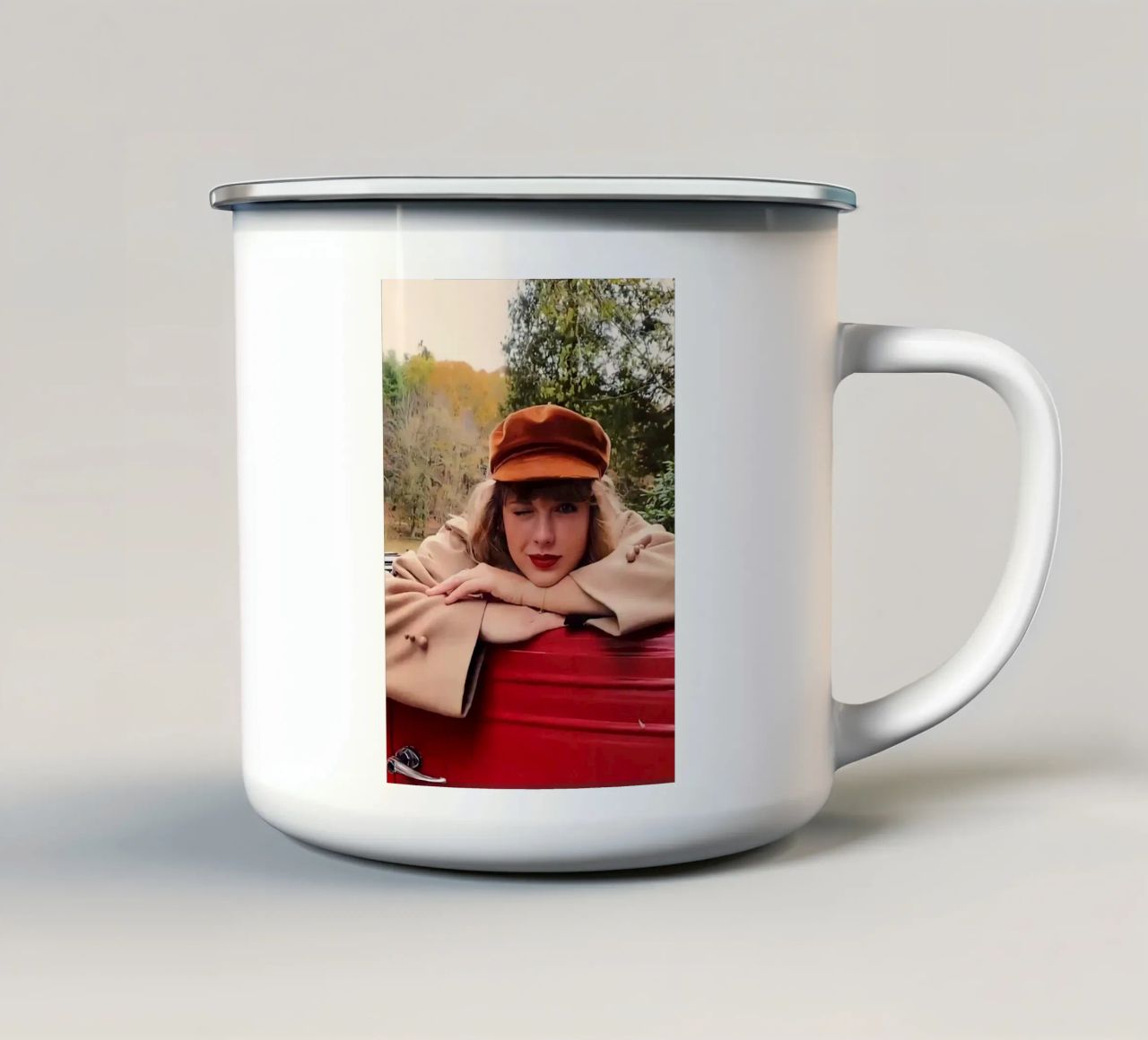 Mooie zangeres Taylor Gierzwaluwen emaille mok van Taylor collection