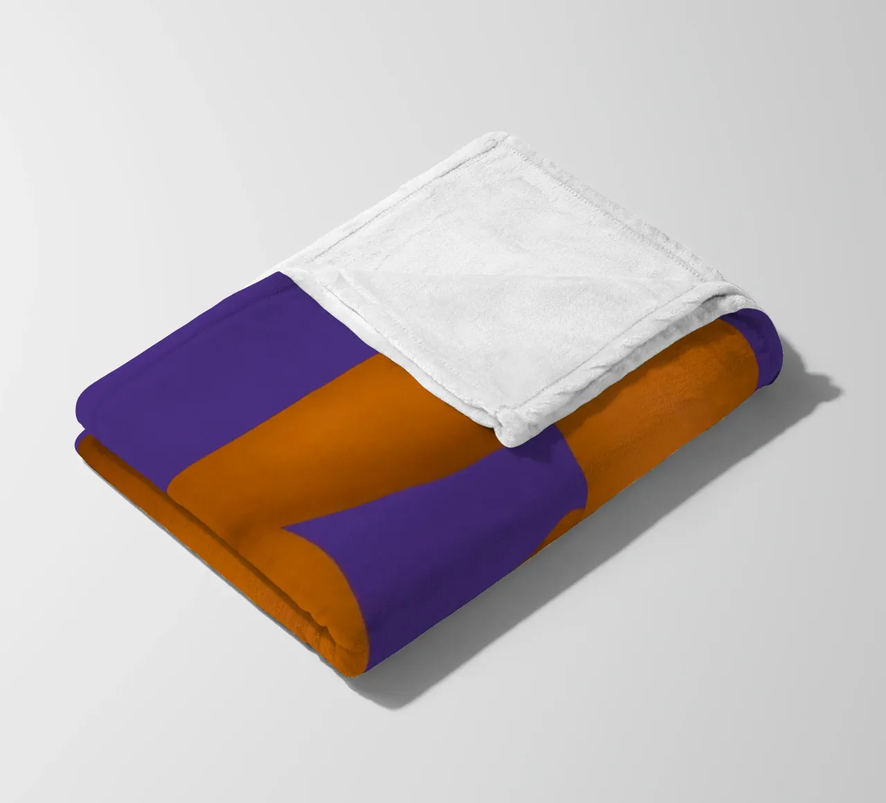 Forma umana reclinata coperta in pile da Little Dean