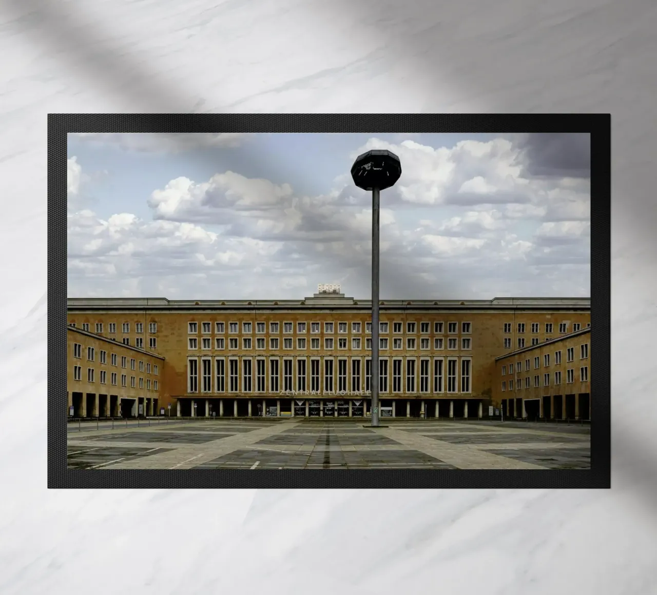 Zentralflughafen zerbino da Michael Belhadi