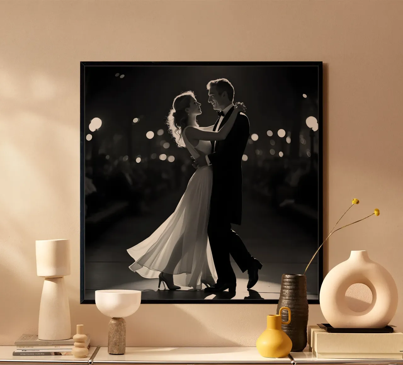 Ballare al buio a Central Park poster con telaio in plastica da Anita's Dream