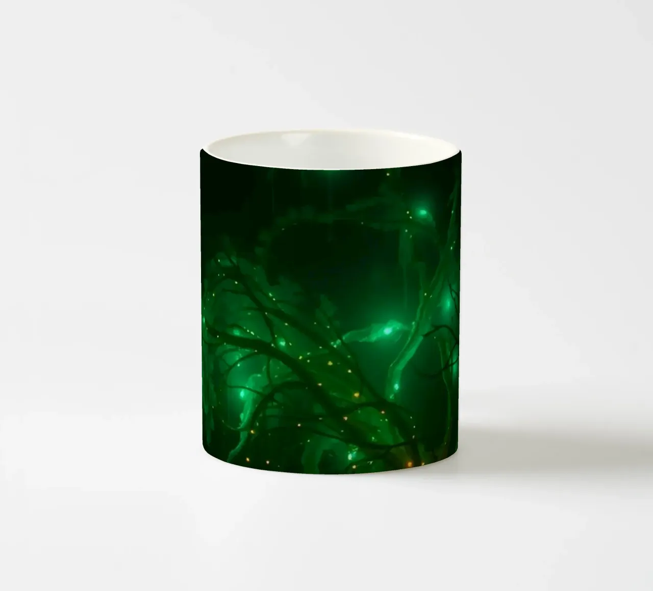 design verde astratto che crea un'atmosfera incantevole tazza in ceramica da DesignDoodle