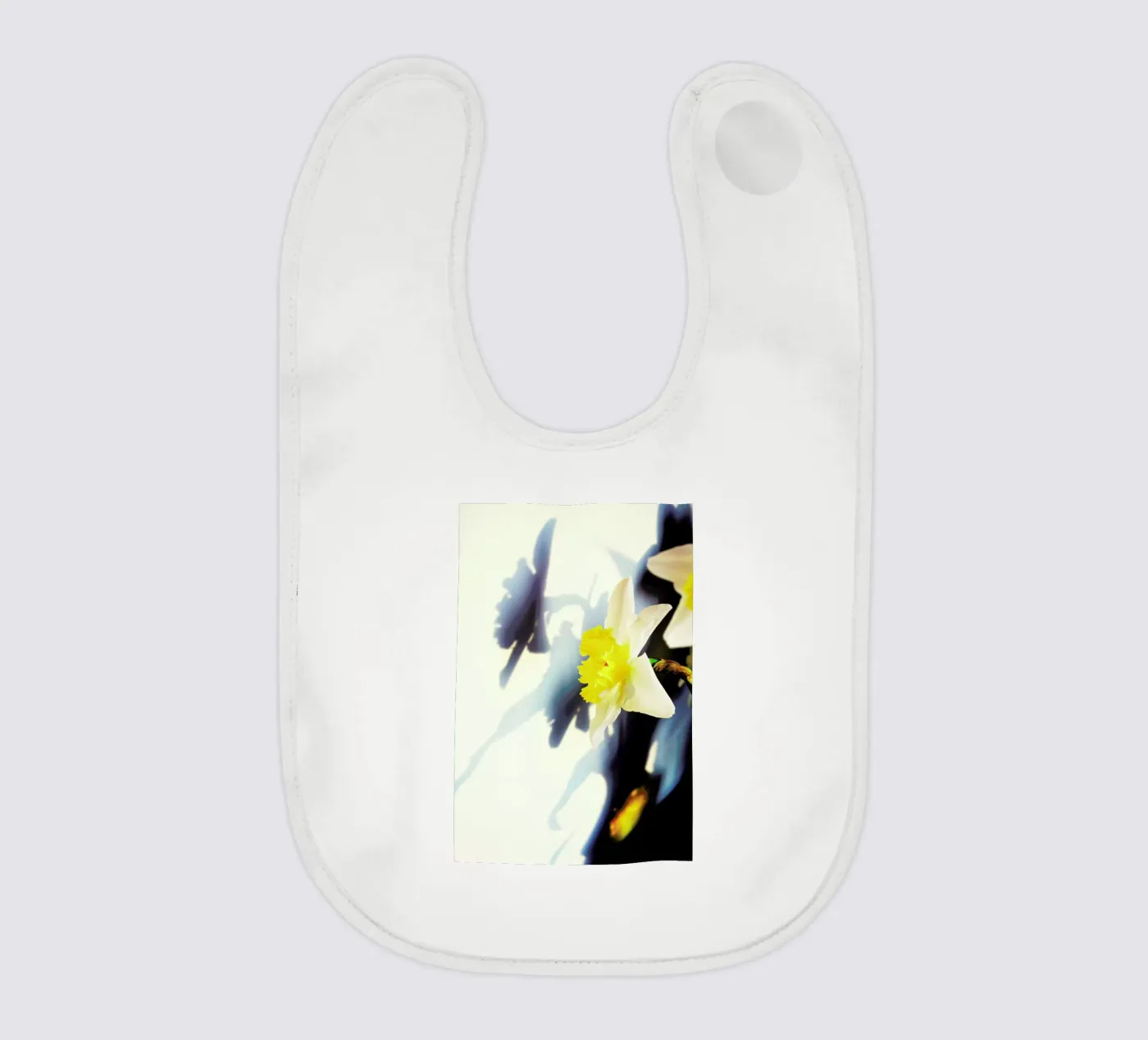 Daffodil baby bib by Angelo Cerantola