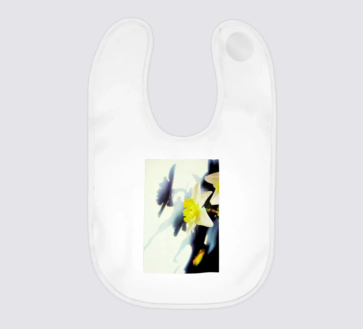 Daffodil baby bib by Angelo Cerantola