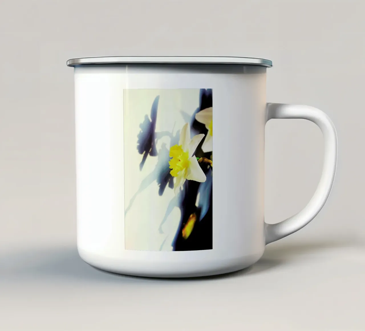 Daffodil tazza in smalto da Angelo Cerantola