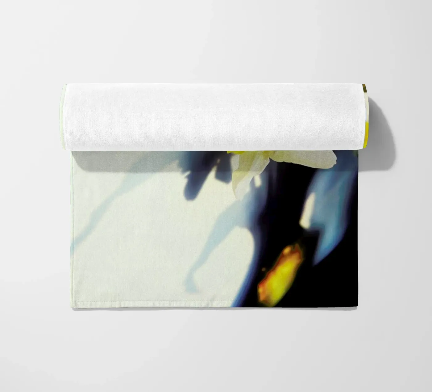 Daffodil beach towel by Angelo Cerantola