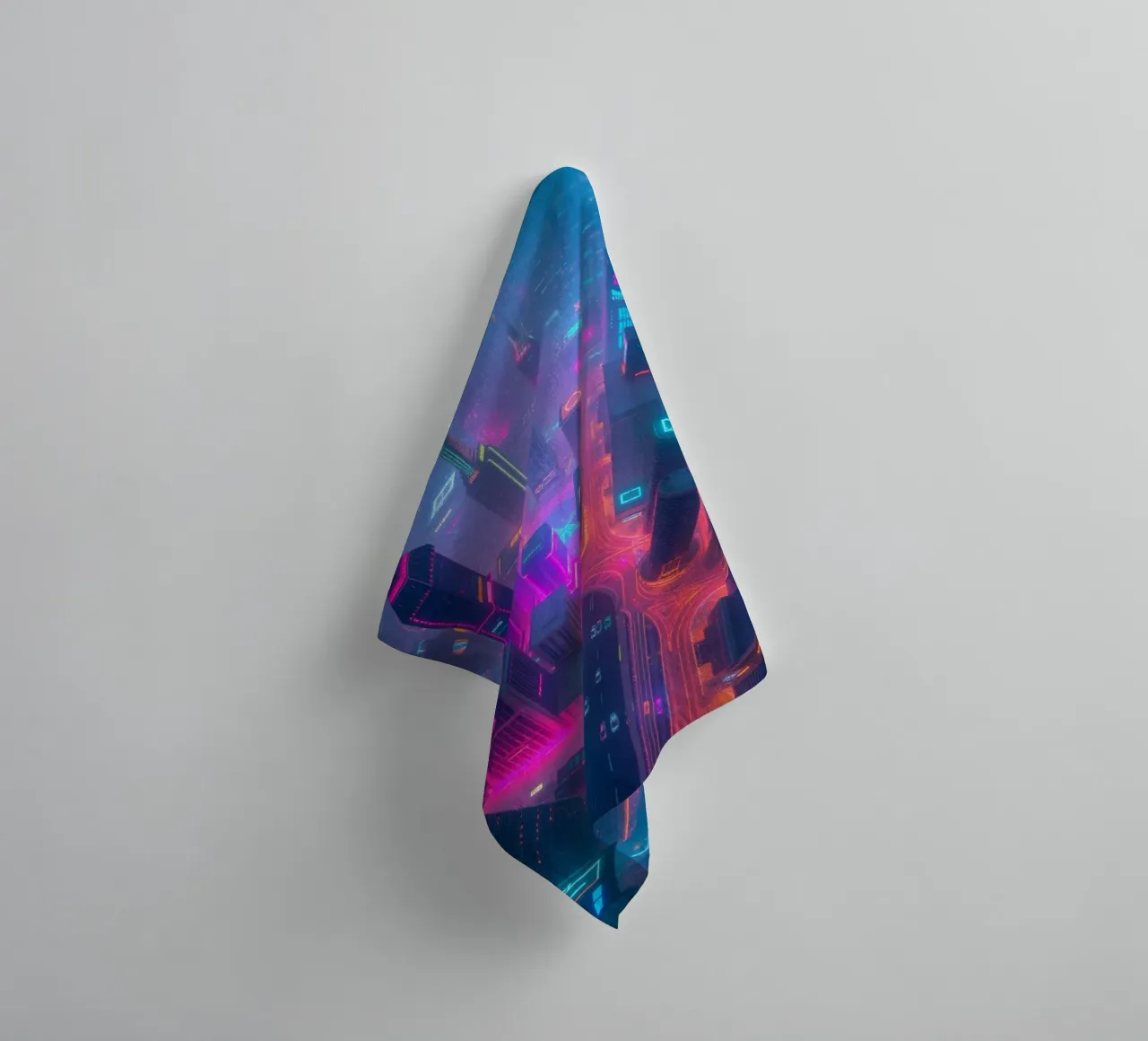 Levendige neon skyline met abstract oplichtende gebouwen badhanddoek van DesignDoodle