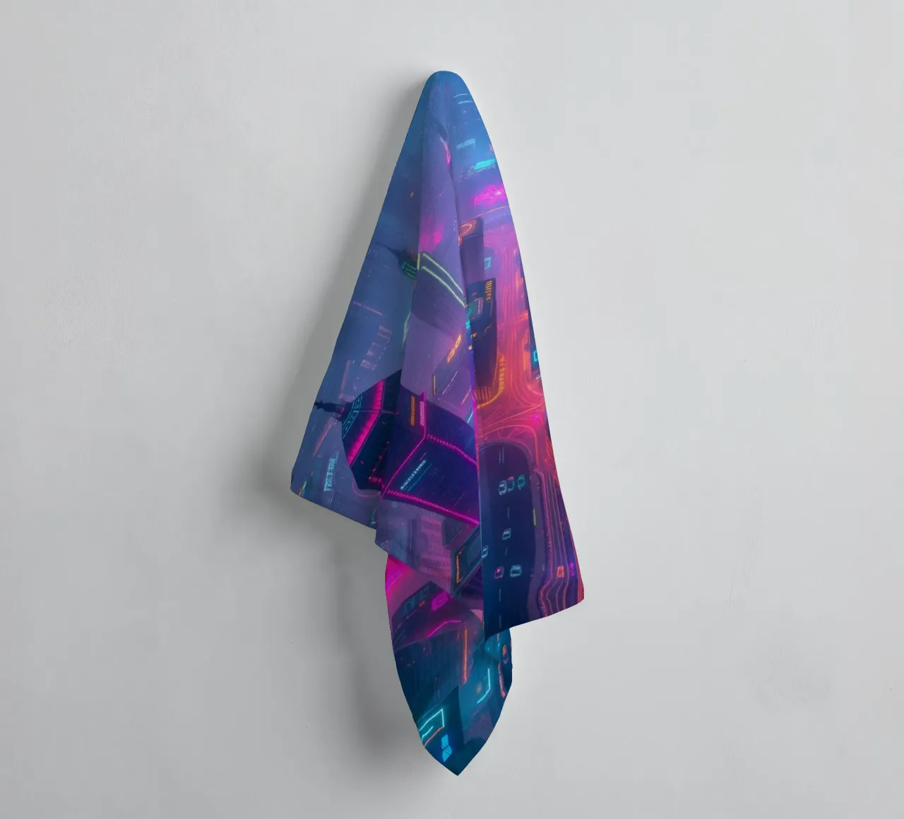 Levendige neon skyline met abstract oplichtende gebouwen badhanddoek van DesignDoodle