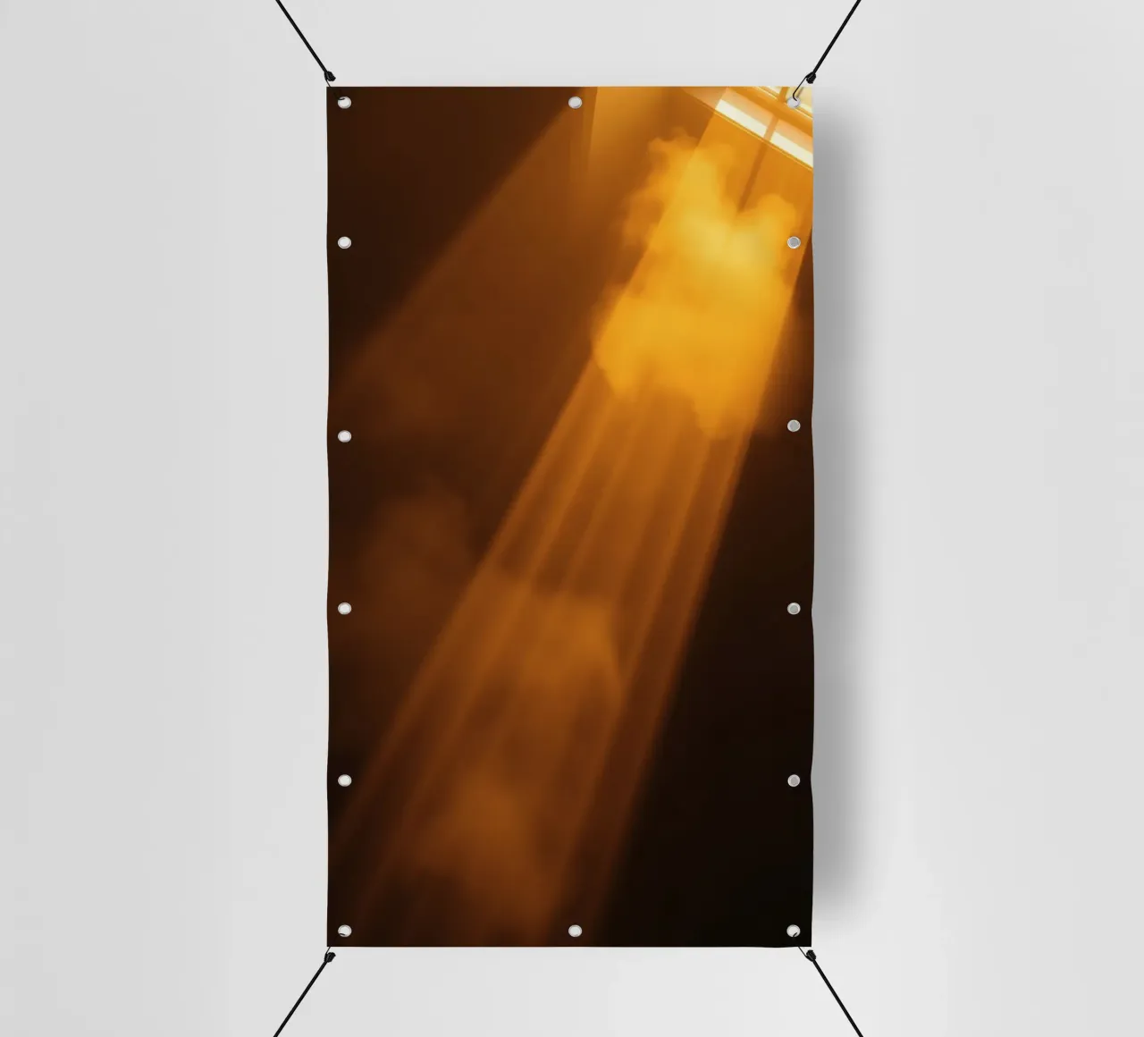 Rayons de lumière abstraits et chauds filtrant à travers un espace sombre bâche pvc de DesignDoodle