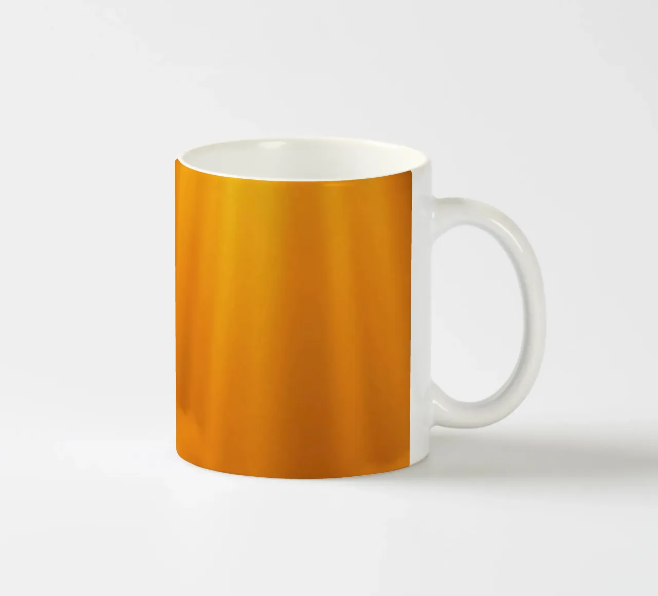 I raggi d'oro brillano attraverso le nuvole sottili tazza in ceramica da DesignDoodle