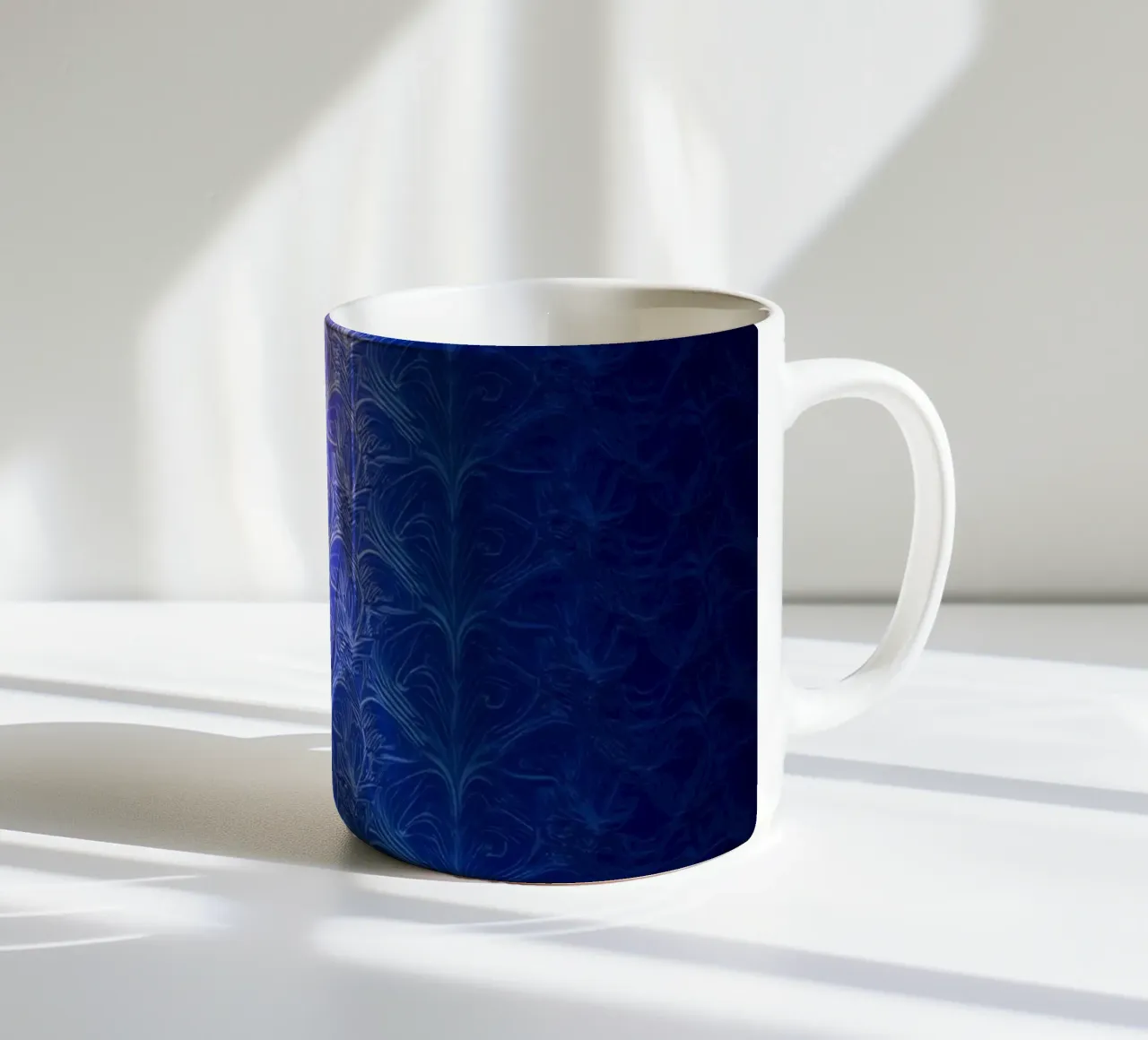 Sfondo per carta da parati con luci soffuse in stile moderno tazza in ceramica da DesignDoodle