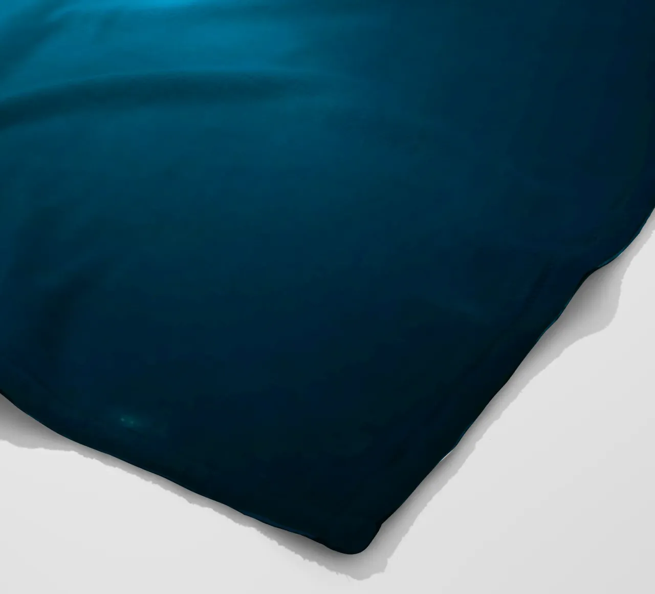 La bellezza di una cascata al chiaro di luna in una notte stellata coperta in pile da DesignDoodle