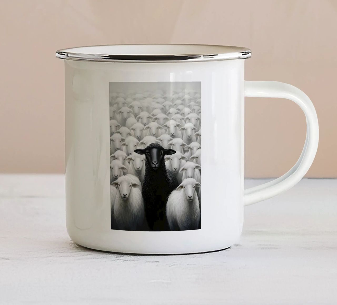 Pecora nera tazza in smalto da animals_studio