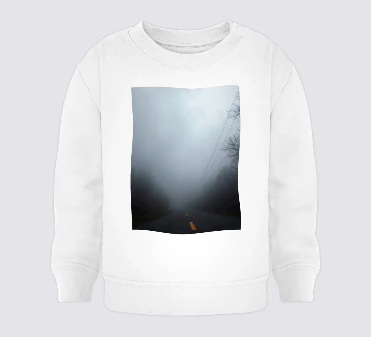 Strada nebbiosa con striscia gialla che scompare nella fitta nebbia felpa neonato da DesignDoodle