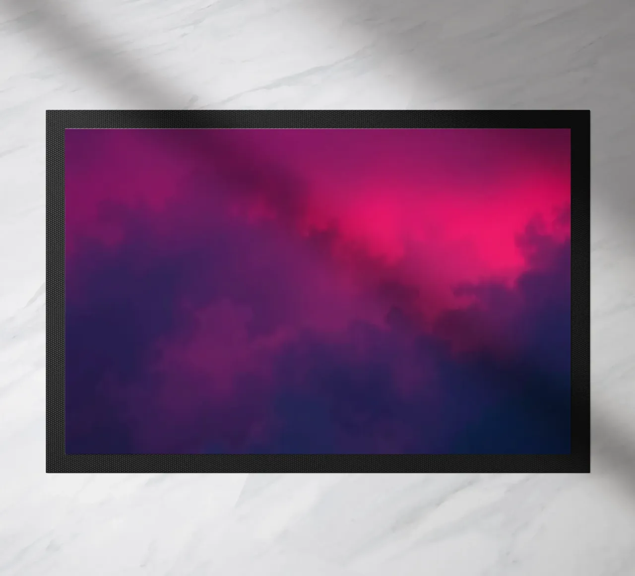 abstrakter Hintergrund mit leuchtenden Wolken und weichen Farbverläufen Fußmatte von DesignDoodle