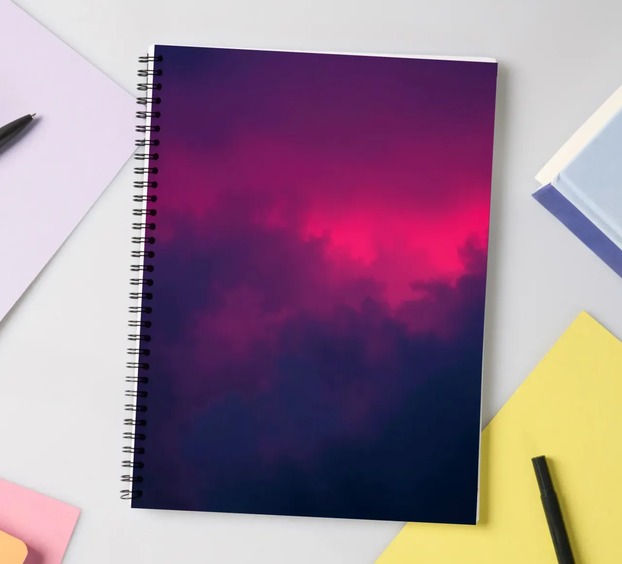 abstrakter Hintergrund mit leuchtenden Wolken und weichen Farbverläufen Ringbuch von DesignDoodle