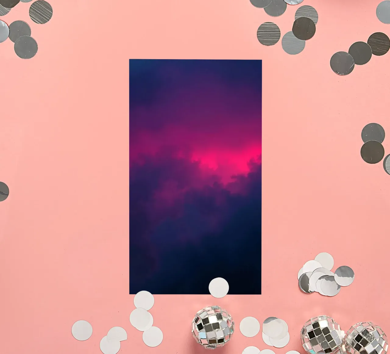 abstrakter Hintergrund mit leuchtenden Wolken und weichen Farbverläufen Sticker von DesignDoodle